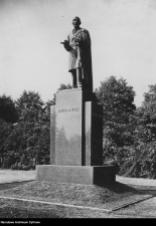 Pomnik Edwarda M. House'a przed wojną. Zdjęcie w zbiorach Narodowego Archiwum Państwowego.